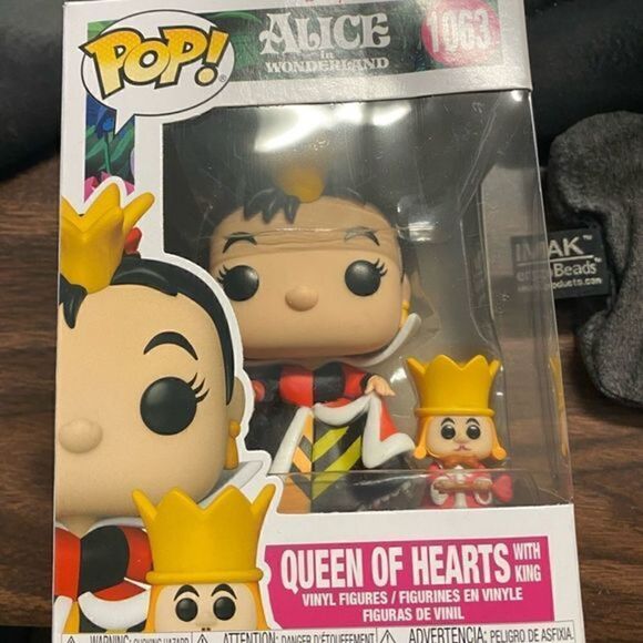 Alice in Wonderland 70th Anniversary Funko Pop! Queen of Hearts (w/ King) #1063 - Picture 2 of 9
